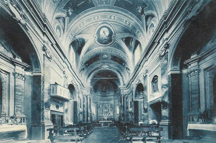 Interno della chiesa parrocchiale di Magliano di Tenna con navata centrale e volta affrescata
