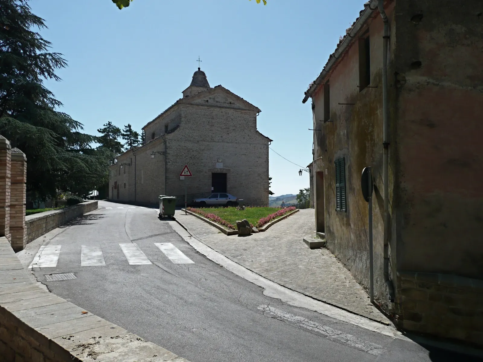 Monte San Martino (MC) – Guida completa: cosa vedere, sapori ed eventi